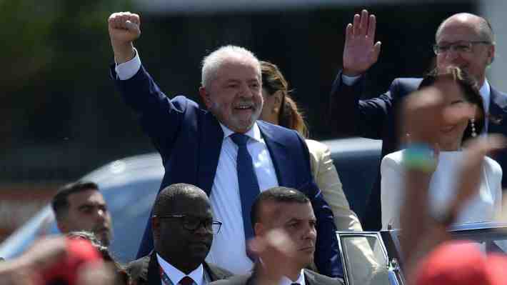 Lula promete "rescatar" del hambre a 33 millones de personas y reconstruir Brasil de las "ruinas"