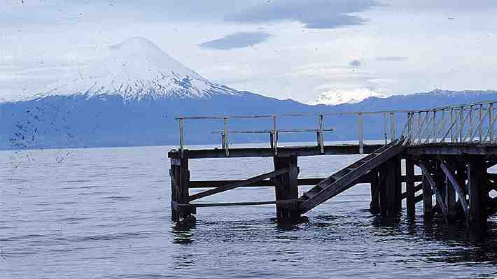 Autoridades alertan altos niveles de toxicidad en el lago Villarrica: Podría afectar a humanos