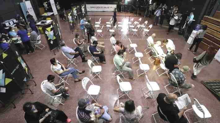 Codina y Matthei impulsan vacunación en sus comunas con crítica al Gobierno: "No hemos visto campaña comunicacional"