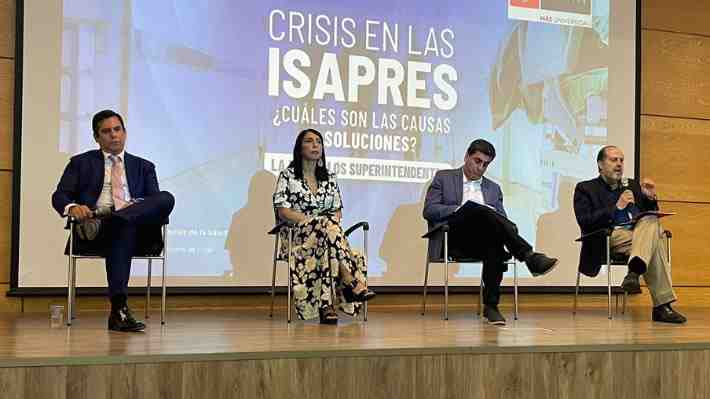 Ex superintendentes de Salud critican lentitud del Gobierno y urgen definiciones por isapres: "No tranquilizan sus plazos"