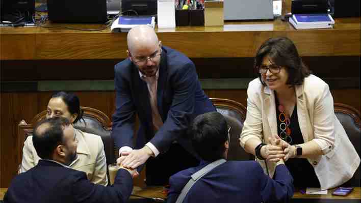 Oposición no logra cuadrarse y Cámara rechaza acusación constitucional contra ministro Jackson