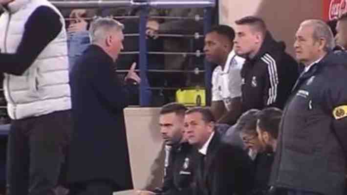 "Tú a mí me saludas": El tenso momento entre Ancelotti y delantero del Real Madrid que se enojó al ser reemplazado