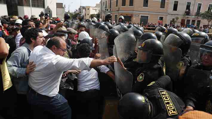 Dos personas fallecen durante nuevas manifestaciones en Perú y cifra de víctimas se eleva a 62 personas