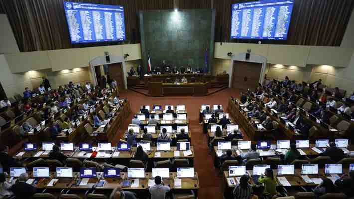 Cámara aprueba nombres: ¿Quiénes son los 12 expertos elegidos para participar del proceso constitucional?
