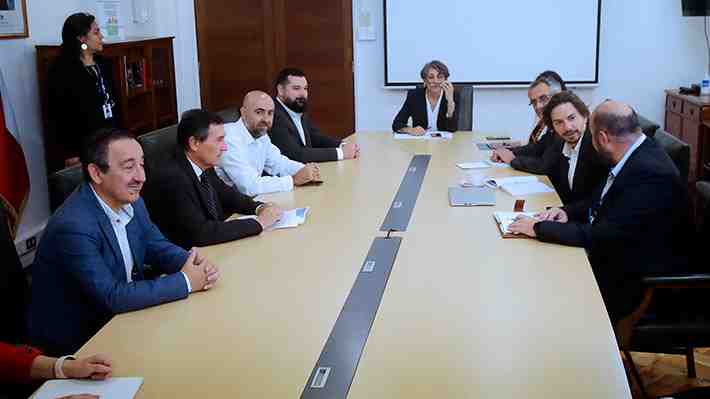 Parlamentarios de comisiones de Salud debaten salida de las isapres de la mesa con el Gobierno y valoran convocatoria