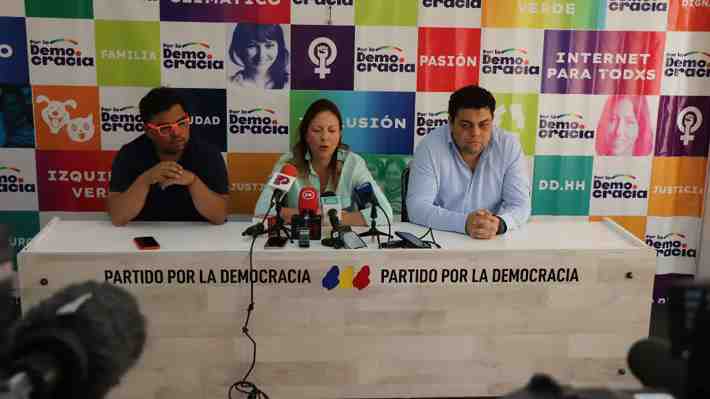 "Error político": Apruebo Dignidad y PS lamentan decisión del PPD de no ir en lista única, pese a llamado de Bachelet