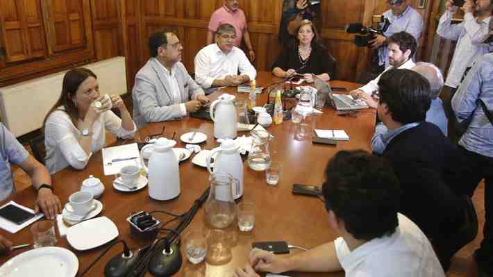 "Reafirma la necesidad de dos listas": Las reacciones oficialistas tras dichos de Ibáñez de una "nueva coalición" con rol del PS