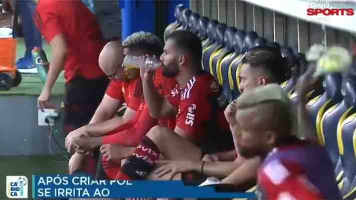 Mira el berrinche de Vidal al no ingresar en victoria de Flamengo en Brasil y lo que dijo su DT
