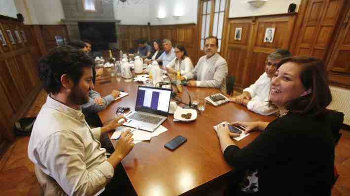 ¿Experiencia y juventud? El mix de candidatos que prepara el pacto de Apruebo Dignidad y Socialismo Democrático
