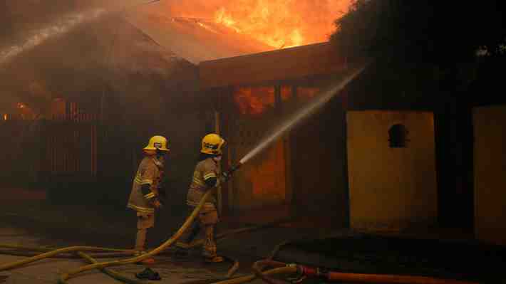 Balance por incendios: Senapred reporta 16 fallecidos, más de 250 siniestros y 80 en combate