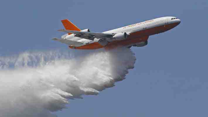 Avión estadounidense "Ten Tanker" arribó a Chile para ayudar a combatir los incendios forestales