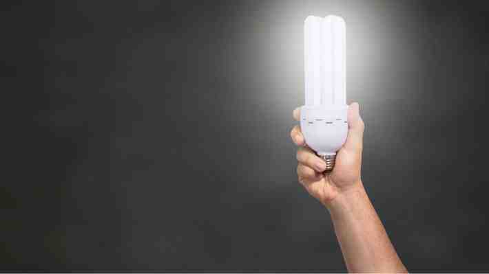Chilenos utilizan litio y paneles solares para desplazar a los generadores eléctricos