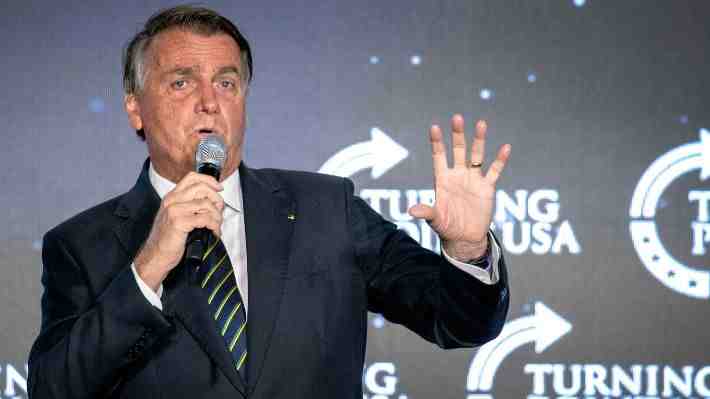 Jair Bolsonaro asegura que quiere regresar a Brasil "en las próximas semanas"