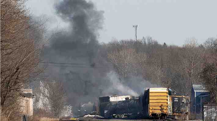 Descarrilamiento de tren en Ohio: Gobierno de EE.UU. remarca que zona afectada por vertido químico es segura