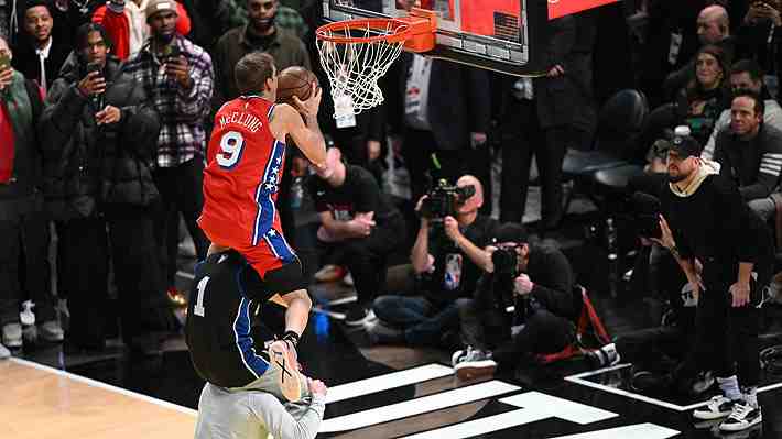 Apenas ha jugado dos partidos en la NBA y asombró en el concurso de clavados: Mira la espectacular presentación