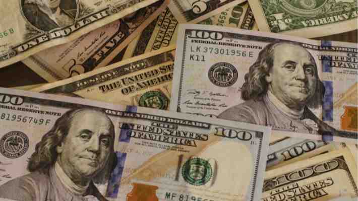 La caída del dólar y sus proyecciones: Cómo afecta en la vida de las personas y su posible efecto en el control de la inflación