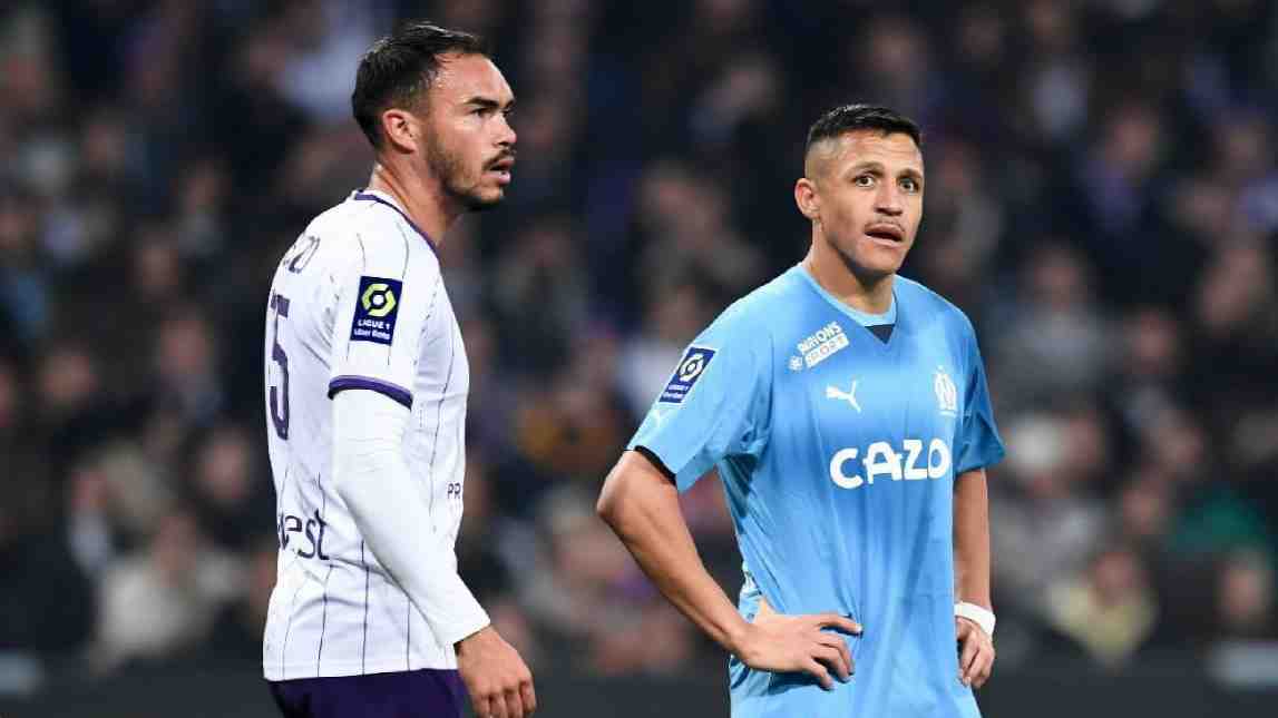 Sánchez le ganó el duelo de chilenos a Suazo y el Marsella se mantiene a la sombra del PSG... Mira la asistencia del lateral