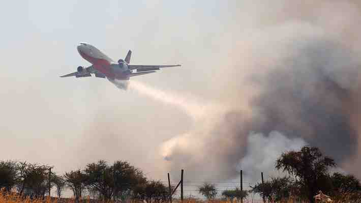 Monsalve dice que incendio Santa Ana está "cerca de ser controlado": Es el segundo más grande "de la historia reciente"
