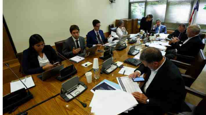 Reparos de senadores de oposición a "bolsillo electrónico" entrampa avance de nuevas ayudas económicas del Gobierno