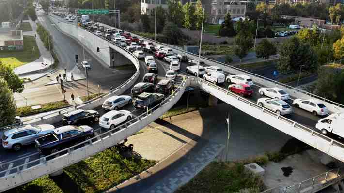 MOP anuncia "medidas especiales" en autopistas para enfrentar el "súper lunes" marcado por el masivo regreso a clases