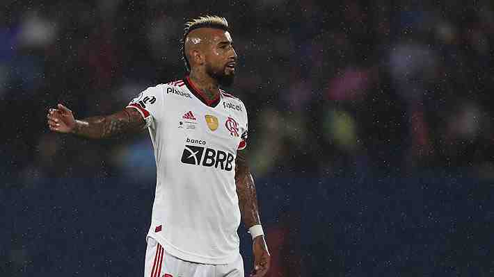 "El inútil"... El durísimo ataque a Arturo Vidal en Brasil por su rendimiento