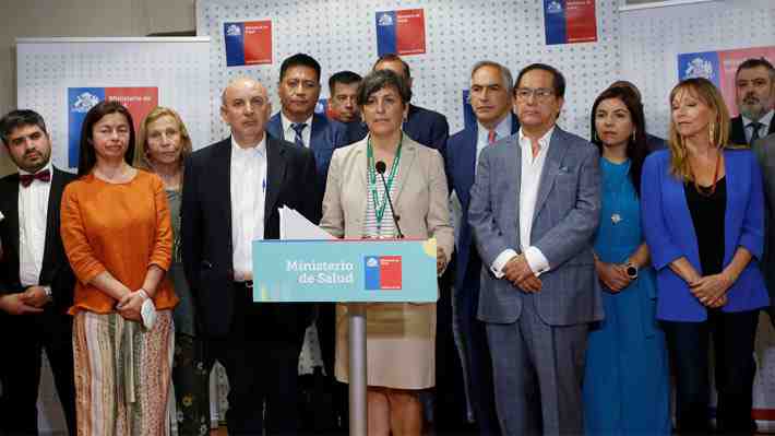 Salud presentará ley corta este mes: propone que isapres devuelvan US$ 1.400 millones en 24 meses