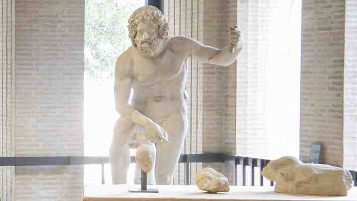 El Vaticano inicia devolución a Grecia de los tres fragmentos de mármol del Partenón de Atenas que estaban bajo su custodia
