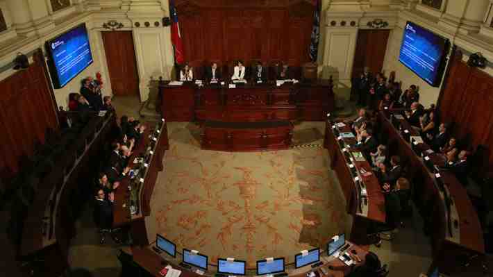 Idea de incluir un capítulo de FF.AA. en índice de la Constitución adelante primer debate en Comisión Experta