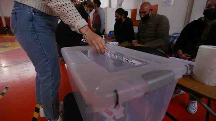 Elección de Consejeros: La "guerra" de gestos hacia los candidatos que se libra en la oposición y el oficialismo