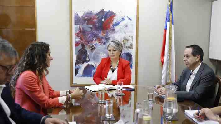 Ministra Jara tras reunión con AFPs: "Hemos manifestado nuestra intención de que la industria se termine"