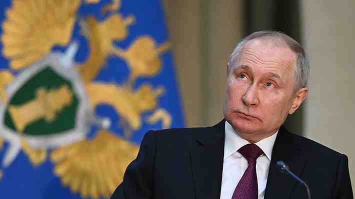 EE.UU. apoya que Putin "rinda cuentas" tras orden de arresto: "No hay duda que Rusia está cometiendo crímenes de guerra"