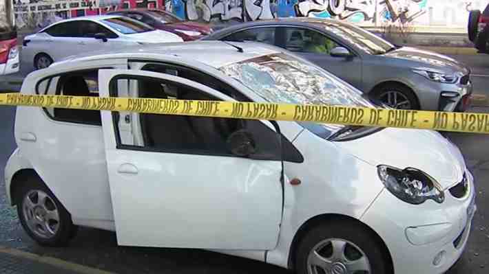 Encuentran auto abandonado y con vidrios rotos frente al GAM: Carabineros investiga causas del hecho