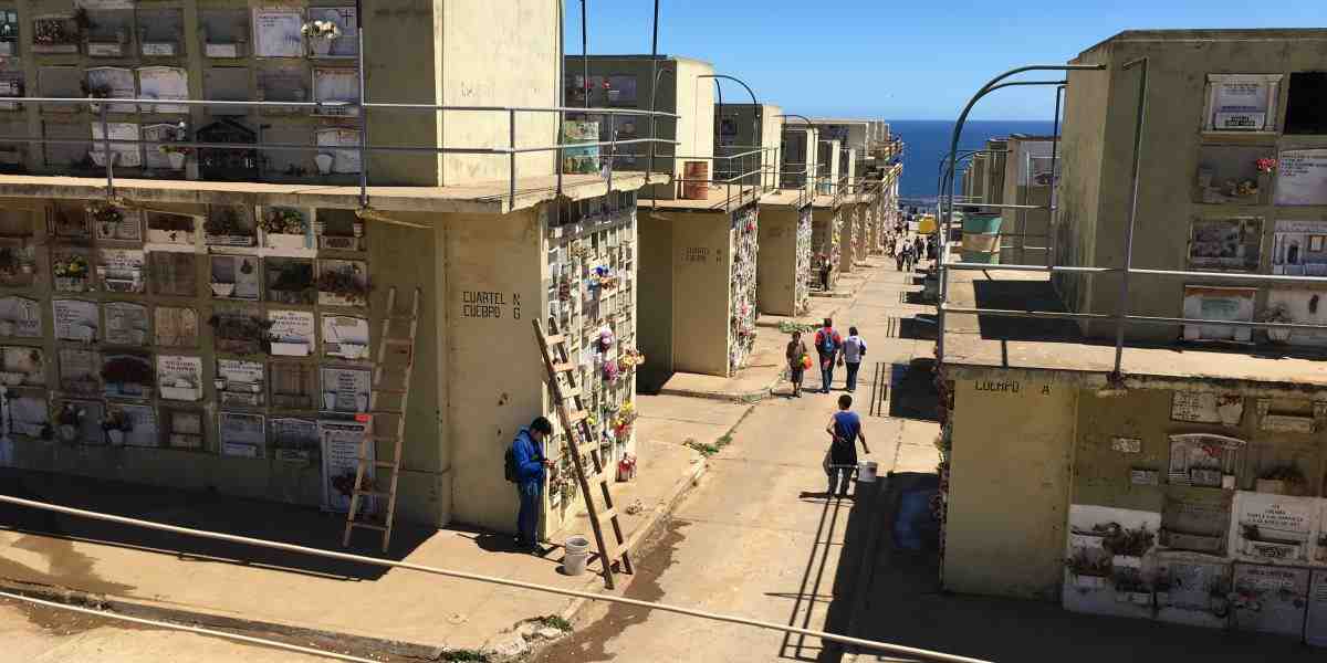 Al menos una decena de colegios suspende sus clases en Valparaíso: Buscan reducir riesgos por "narco funeral"