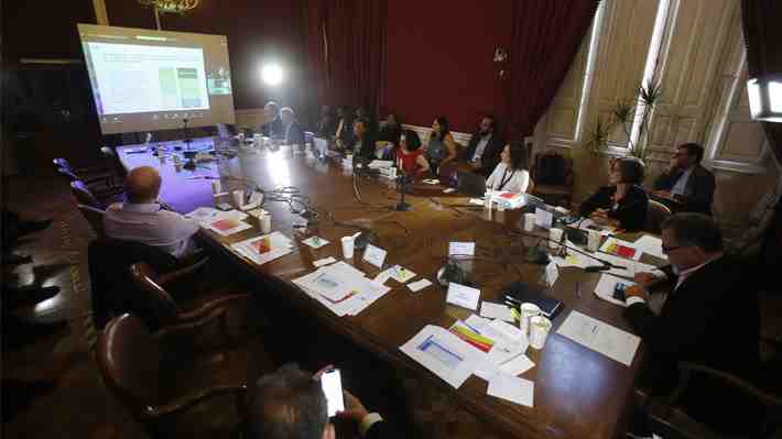 Autoridades económicas afirman que Chile ha resistido impacto de crisis bancaria: "Condiciones de liquidez no muestran estrés"