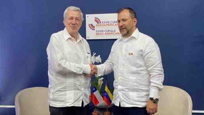 Van Klaveren se reúne con canciller de Venezuela y apuestan por "relaciones bilaterales virtuosas"