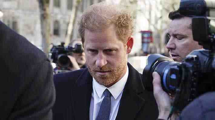 Harry llega sorpresivamente a Londres para asistir a vista judicial contra grupo periodístico al que demandó