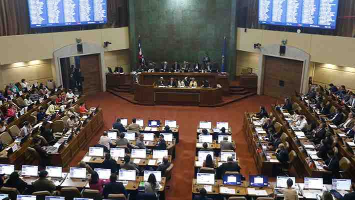 "Mala copia del alcalde Carter" y "señal acertada": Disímiles reacciones deja anuncio de Boric de participar en operativos