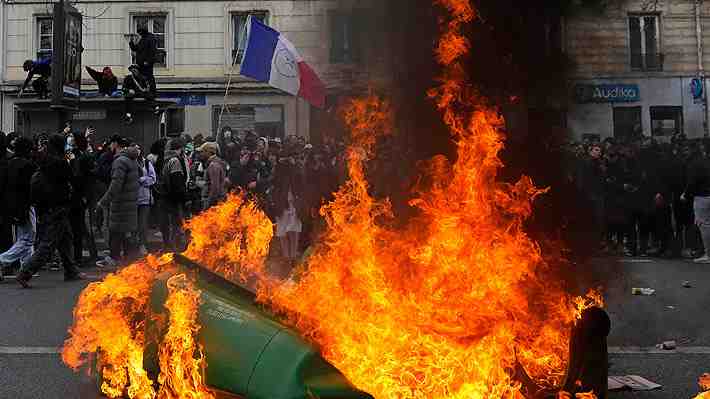 Siguen las protestas en Francia contra la reforma previsional mientras Macron rechaza "mediación" pedida por sindicatos