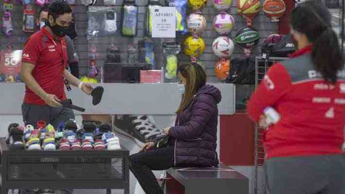 Servicios de salud, retail y bancos: Los sector en donde las consumidoras sienten mayor discriminación