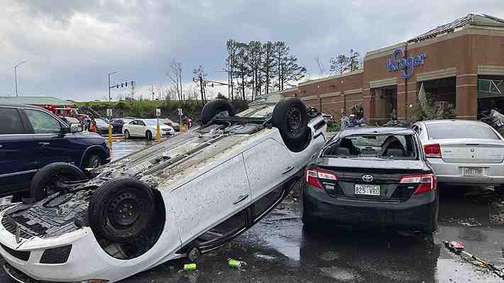 Tornado azota Arkansas y causa estragos en techumbres y distritos comerciales: Mira las imágenes