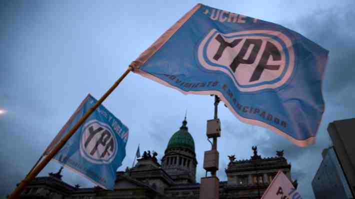 Justicia estadounidense falla contra Argentina por estatización de YPF y podría pagar millonaria indemnización