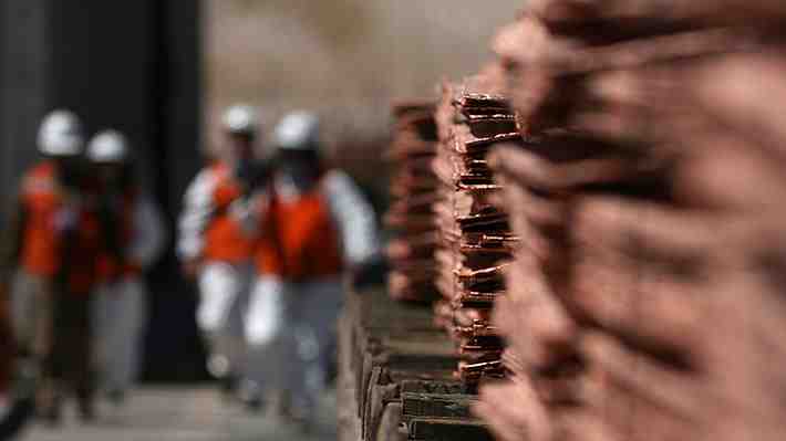 Excedentes de Codelco cayeron 63% en 2022: Analistas apuntan a "dificultades de gestión" y advierten sobre golpe al Fisco