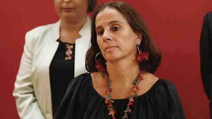 Ex canciller Urrejola acusa misoginia tras su salida y asegura que un "grupo de interés" operó en su contra