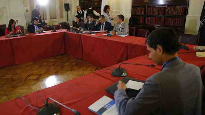Listas cerradas de candidatos: El tema que el oficialismo quiere incluir entre las enmiendas a la nueva Constitución
