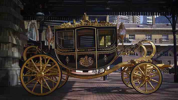 Carlos III y Camila romperán con la tradición en la coronación: Viajarán en una carroza más moderna