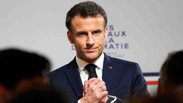 Francia: Organismo constitucional valida resistida reforma de pensiones de Macron y sindicatos anuncian nuevas protestas